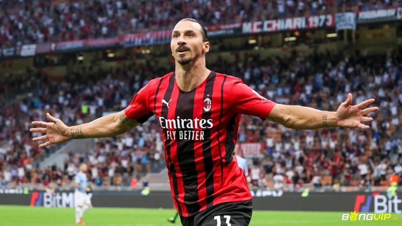 Zlatan Ibrahimovic xuất sắc trong top 10 cầu thủ đánh đầu tốt nhất nhờ thể hình ưu việt