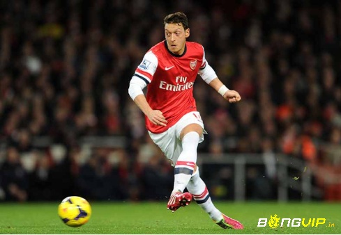 Ozil trở thành top 10 cầu thủ kiến tạo nhiều nhất, hay nhất lịch sử Ngoại hạng Anh