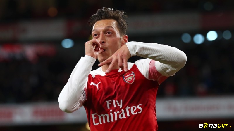  Mesut Ozil là cầu thủ xuất sắc trong việc kiến tạo