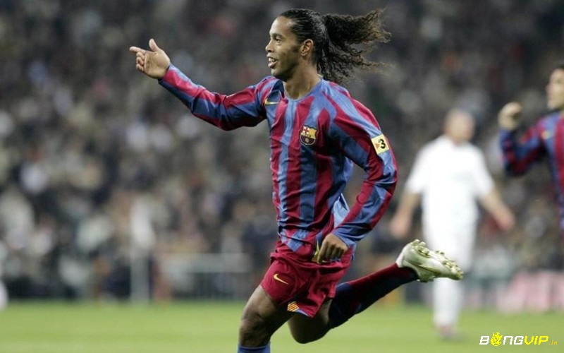 Top 10 cầu thủ xuất sắc nhất Barcelona - Ronaldinho đáng nể với khả năng ghi bàn