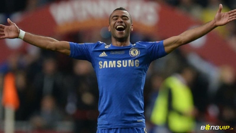  Ashley Cole là một trong top 10 cầu thủ xuất sắc nhất Chelsea