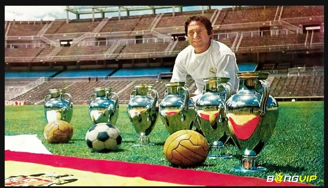 Top 10 cầu thủ xuất sắc nhất Real Madrid có huyền thoại Francisco Gento