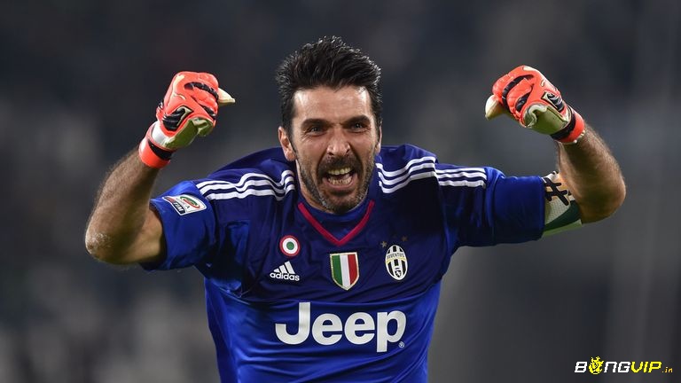 Top 10 cầu thủ xuất săc nhất Serie A: Buffon