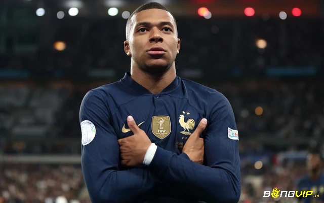 Top 10 cầu thủ có thu nhập cao nhất - Kylian Mbappe – PSG (70 triệu euro)