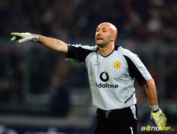 Fabien Barthez là một thủ môn mê tín với chiếc đầu trọc bóng