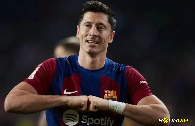 Top 10 cầu thủ dứt điểm tốt nhất ấn tượng là Robert Lewandowski