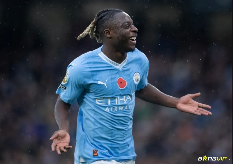 Jeremy Doku là 'Sát thủ bóng tối' của Man City