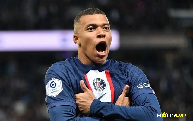 Kylian Mbappe với tốc độ và kỹ thuật điêu luyện, đã chứng tỏ mình là một ngôi sao sáng giữa hàng ngũ cầu thủ hàng đầu tại châu Âu