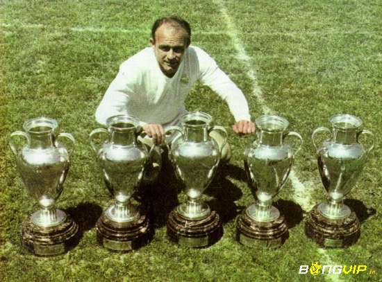 Alfredo Di Stéfano là cầu thủ tài năng với những thành tích đáng ngưỡng mộ