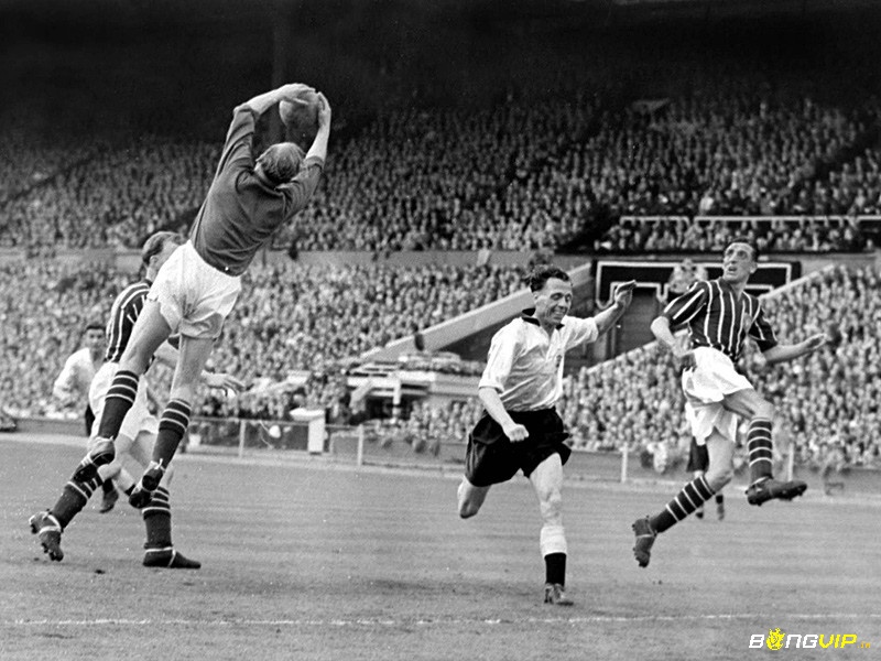 Top 10 cầu thủ xuất sắc nhất Manchester City - Bert Trautmann