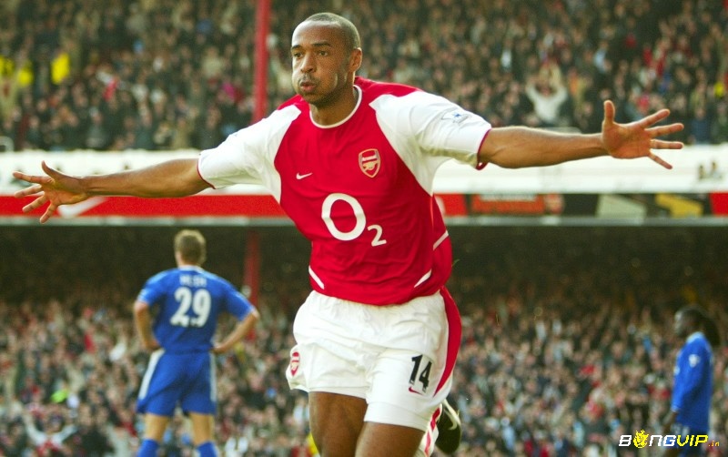 Thierry Henry là người lập công lớn nhất của Pháo Thủ, lọt vào Top 10 cầu thủ xuất sắc nhất Ngoại Hạng Anh