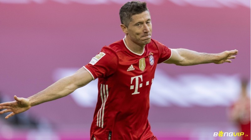 Top 10 cầu thủ xuất sắc nhất Bundesliga gọi tên tiền đạo Robert Lewandowski