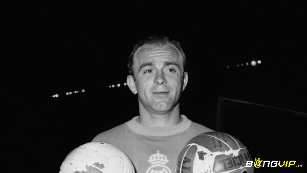 Alfredo Di Stefano cùng Real Madrid giành 5 cúp C1