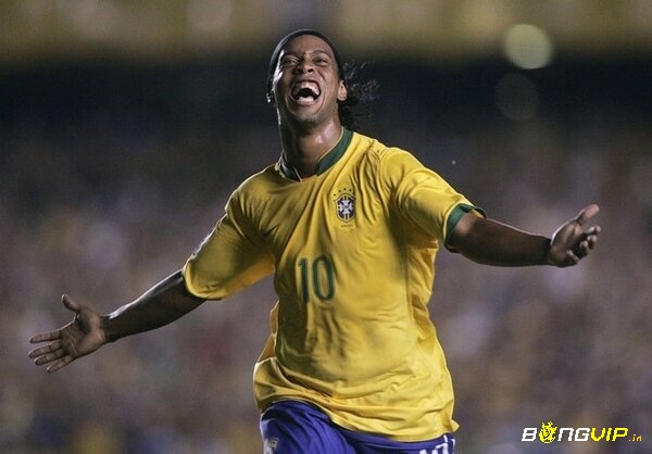 Ronaldinho là nhân tố trong bộ 3R trứ danh lịch sử bóng đá