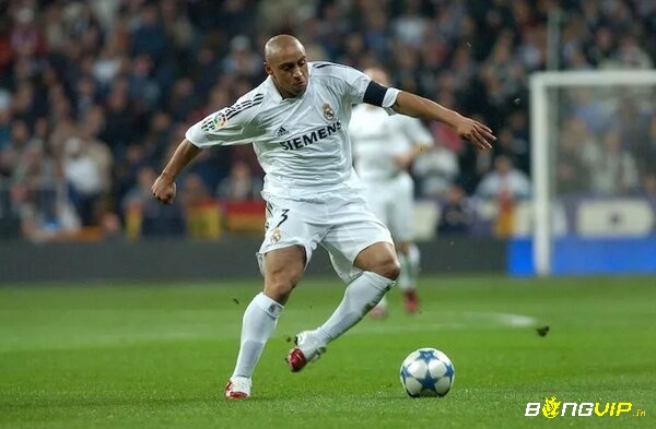 Roberto Carlos là một trong những hậu vệ trái vĩ đại nhất lịch sử