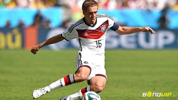 Philipp Lahm lọt top 10 hậu vệ cánh xuất sắc nhất thế giới