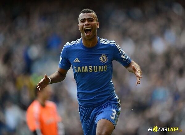 Ashley Cole có thời gian thi đấu thành công cho Arsenal và Chelsea