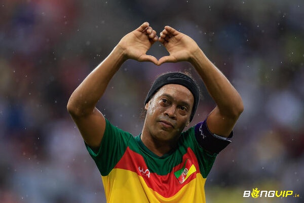 Ronaldinho cho thấy hình ảnh tích cực qua các bài đăng Instagram