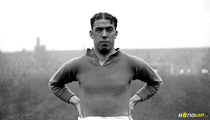 Dixie Dean là huyền thoại với phong cách chơi bóng rất ấn tượng