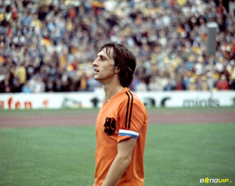 Tiểu sử Johan Cruyff đã có nhiều màn trình diễn ấn tượng khi khoác áo đội tuyển Hà Lan