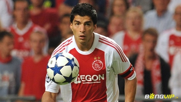 Suarez gia nhập Ajax vào năm 2007