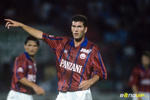 Zidane là trụ cột của Bordeaux từ 1992–1996