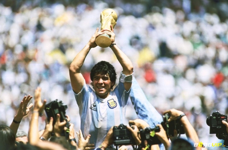 Cầu thủ thấp nhất thế giới - Diego Maradona cầu thủ huyền thoại trong làng bóng đá dù chỉ cao 1m65