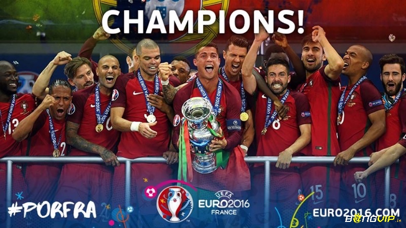 Tiểu sử Cristiano Ronaldo cùng đội tuyển Bồ Đào Nha là giành chức vô địch Euro 2016