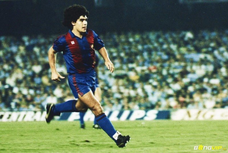 Maradona một thời chinh chiến cho Barcelona từ 1982 đến 1984