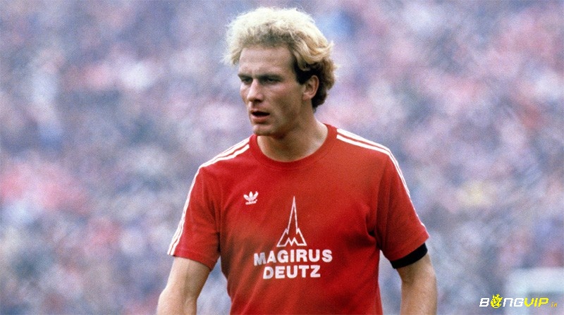 Karl-Heinz Rummenigge yêu bóng đá từ khi còn nhỏ