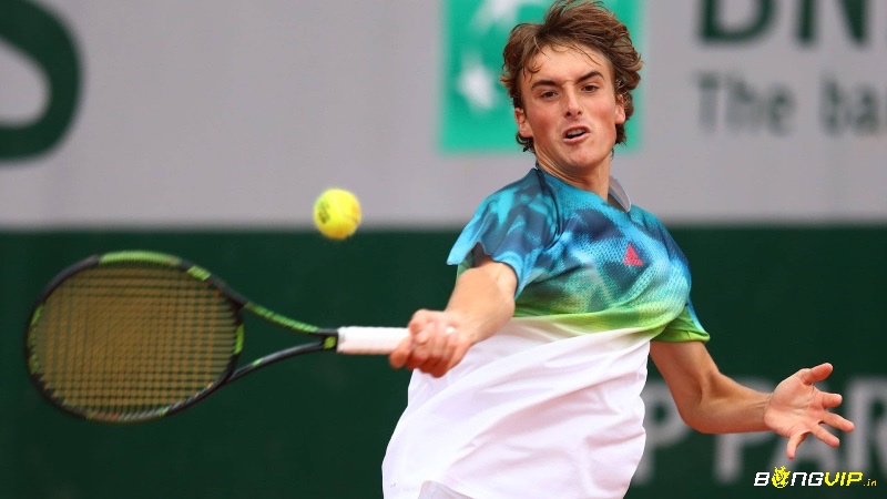 Tiểu sử Stefanos Tsitsipas bắt đầu thi đấu quần vợt chuyên nghiệp vào năm 2016 khi đó anh mới 18 tuổi