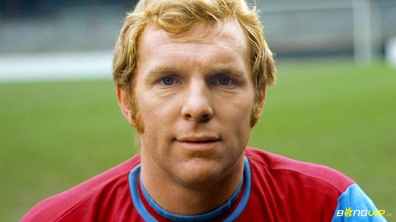 Những cầu thủ vĩ đại nhất bóng đá Anh - Bobby Moore