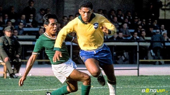 Những cầu thủ vĩ đại nhất bóng đá Brazil - Garrincha